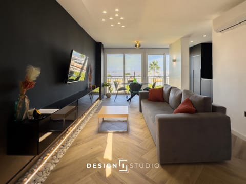 Communal lounge/ TV room, TV and multimedia, Living room, Seating area, Evening entertainment