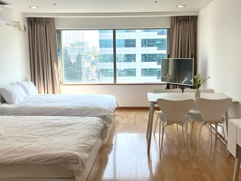 Photo of the whole room, Bedroom