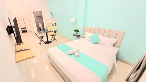 Communal lounge/ TV room, Bed, TV and multimedia, Photo of the whole room, Evening entertainment, Bedroom