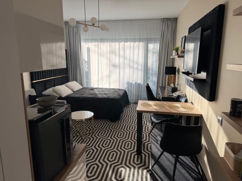 Bed, Kitchen or kitchenette