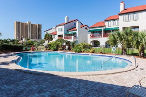 Property building, Garden, Balcony/Terrace, Swimming pool