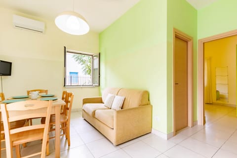 Living room, Seating area, Dining area, air conditioner
