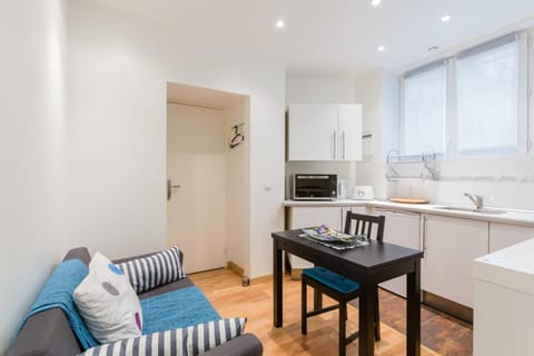 Kitchen or kitchenette, Living room