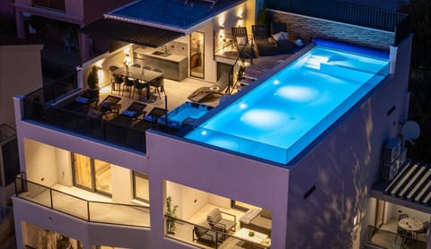Property building, Balcony/Terrace, Swimming pool