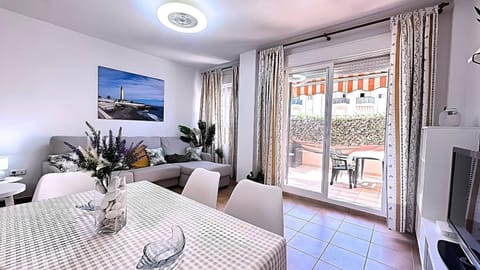 TV and multimedia, Balcony/Terrace, Living room, Photo of the whole room, Seating area, Dining area, heating, internet, air conditioner