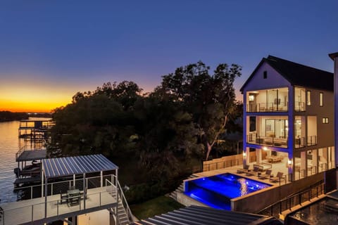 Ellen Lake Luxe with Concierge Services House in Kingsland