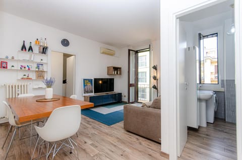 Communal lounge/ TV room, Living room, Seating area, Dining area