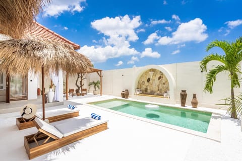 Day, Swimming pool, sunbed