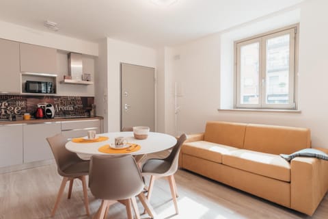 Kitchen or kitchenette, Living room, Seating area, Dining area