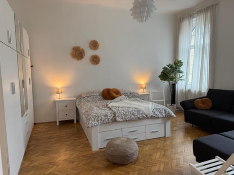 Bed, Seating area, Bedroom