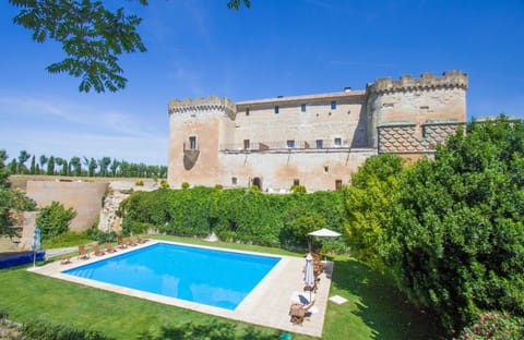 Property building, Property building, Facade/entrance, Off site, Day, Summer, Swimming pool, Swimming pool, Swimming pool