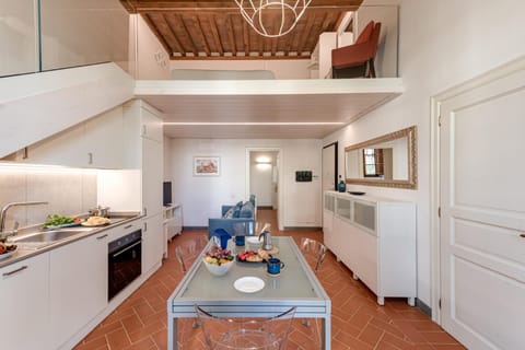 Kitchen or kitchenette, Dining area, oven, stove