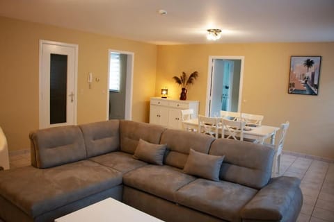 Séjour en bord de Meuse avec garage Apartment in Dinant