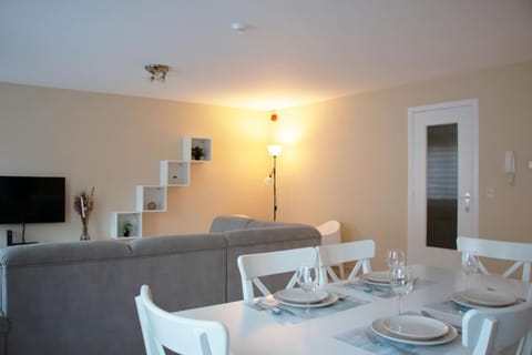 Séjour en bord de Meuse avec garage Apartment in Dinant