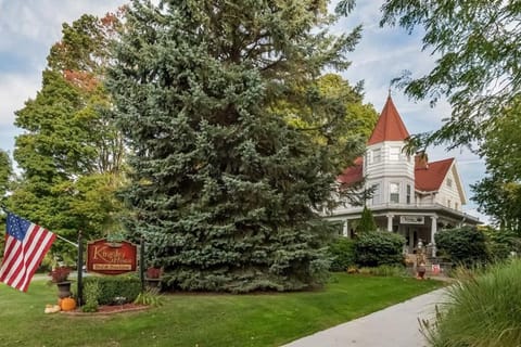 Kingsley House Bed & Breakfast - Full Home Bed and Breakfast in Fennville