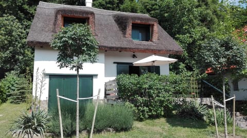 Property building, Facade/entrance, Garden