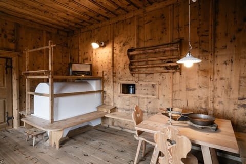 Property building, Communal lounge/ TV room, Dining area, oven