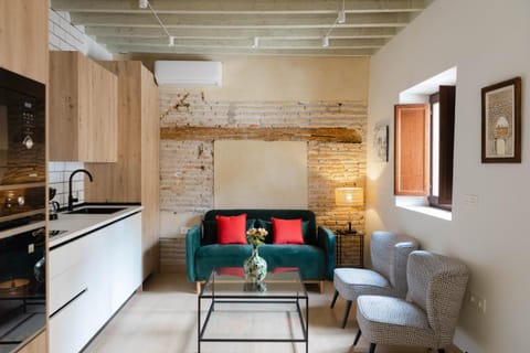 Kitchen or kitchenette, Seating area