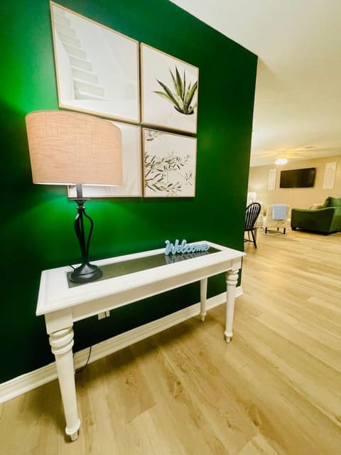 Eastgate 5A Cozy family retreat close to downtown Hammond Apartment in Hammond