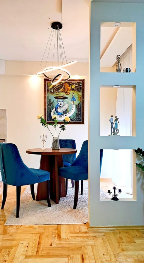 Decorative detail, Seating area, Dining area