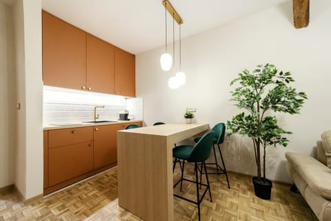 Kitchen or kitchenette, Seating area, Dining area