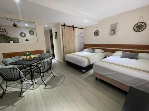 Bed, Photo of the whole room, Seating area, Dining area, Bedroom