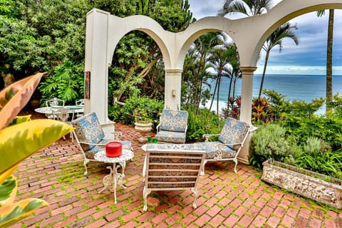 Garden, Seating area, Sea view