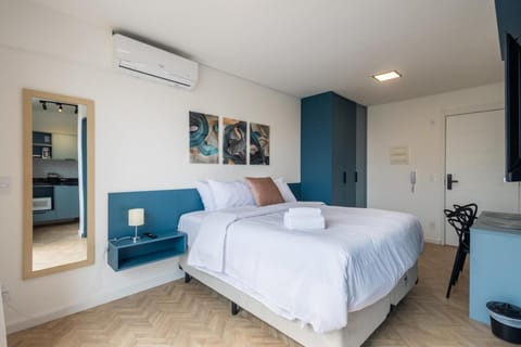 Photo of the whole room, Bedroom