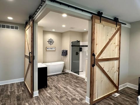 Mansion on the Mississippi River-7 Bedrooms&Baths House in Bellevue