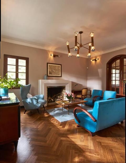Living room, Seating area, On site, fireplace
