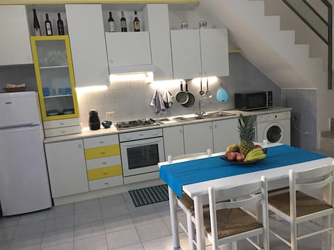 Kitchen or kitchenette, Dining area, microwave, oven, stove, washing machine, kitchen