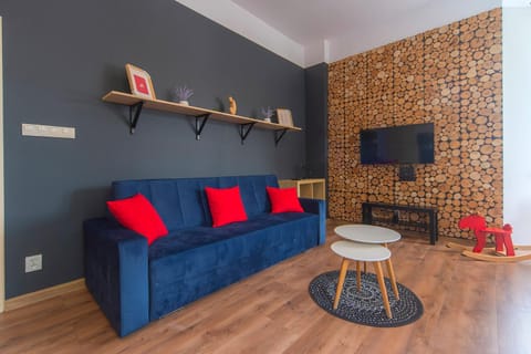 TV and multimedia, Living room, Seating area, Evening entertainment