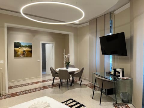 Seating area, Dining area