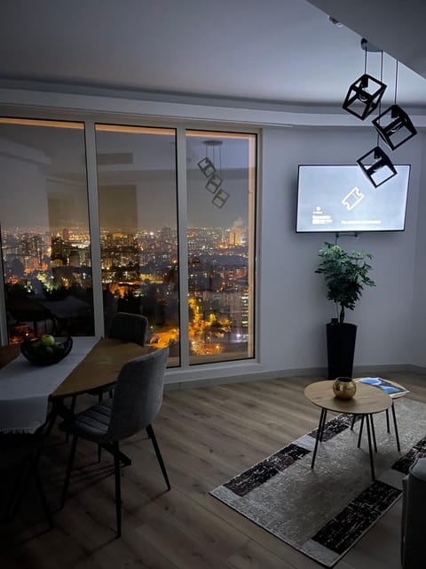 Night, TV and multimedia, View (from property/room), City view, City view