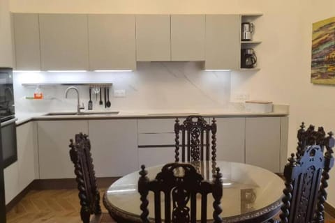 Superbe 4 pièces 75 m carrés pour 2 à 6 personnes Centre Parking 3 jours minimum Apartment in Nice