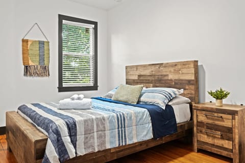 Unique Black Home in the Heart of Shelby Park House in Louisville