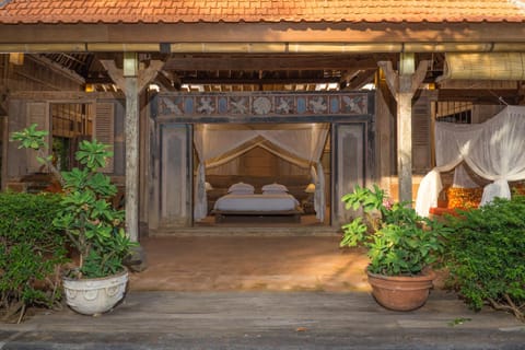 Facade/entrance, Bed, Bedroom