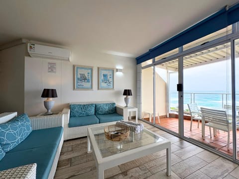 Patio, Patio, Day, Natural landscape, Summer, BBQ facilities, BBQ facilities, TV and multimedia, View (from property/room), Balcony/Terrace, Balcony/Terrace, Living room, Lounge or bar, Decorative detail, Seating area, Dining area, Beach, Sea view, Sunrise, Sunset, Family, Family, furniture, internet, internet, towels, elevator, air conditioner, air conditioner
