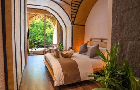View (from property/room), Living room, Decorative detail, Bedroom, River view, towels