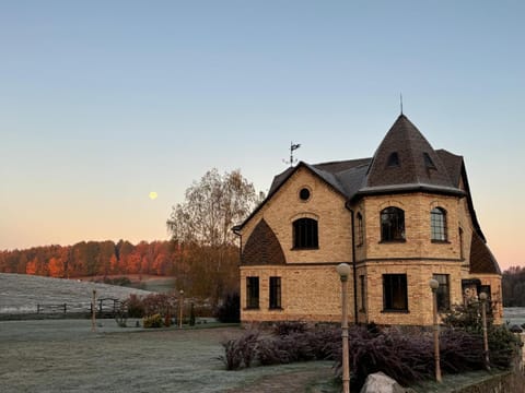Property building, Natural landscape, Landmark view