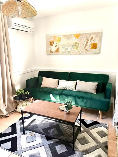 Living room, air conditioner