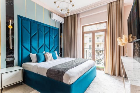 Bed, TV and multimedia, Photo of the whole room, Bedroom, wardrobe, air conditioner