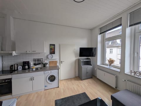 TV and multimedia, Coffee/tea facilities, Kitchen or kitchenette, Living room, Seating area, Dining area, oven, pet friendly, stove, toaster, washing machine