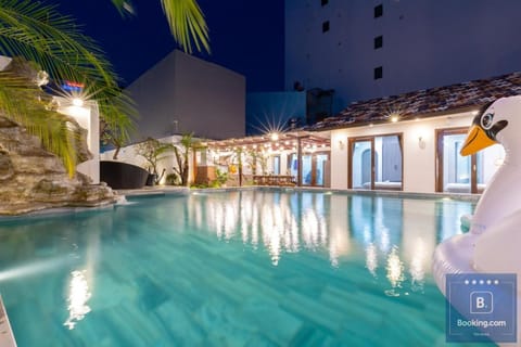 Swimming pool