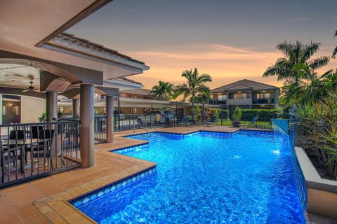 Property building, Restaurant/places to eat, Swimming pool, Swimming pool, Family