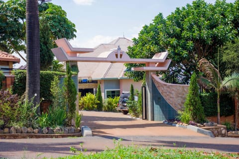 Property building, Facade/entrance, Day
