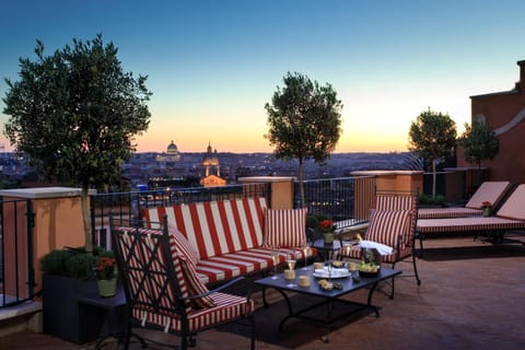 Nearby landmark, View (from property/room), Balcony/Terrace, Seating area, City view, City view, Landmark view, Sunset, sunbed