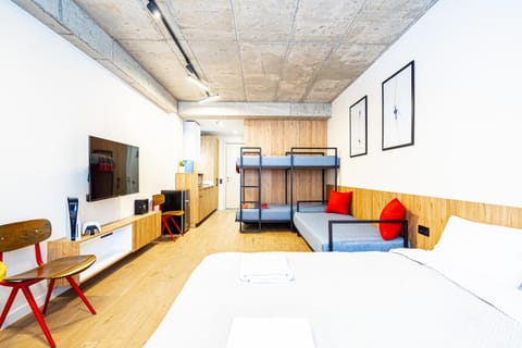 Bed, TV and multimedia, Bedroom