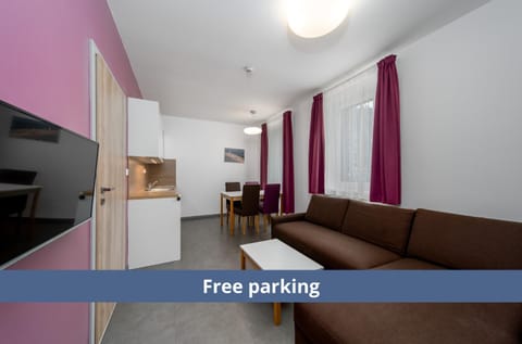 TV and multimedia, Kitchen or kitchenette, Living room, Seating area