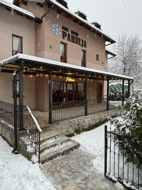 Pubhouse & Rooms Pahulja Bed and Breakfast in Montenegro